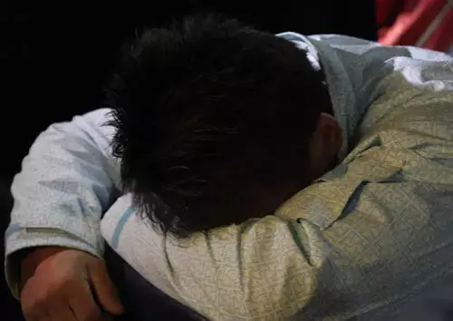 丈夫懷疑孩子不是自己的，妻子為給丈夫?qū)捫淖鲇H子鑒定